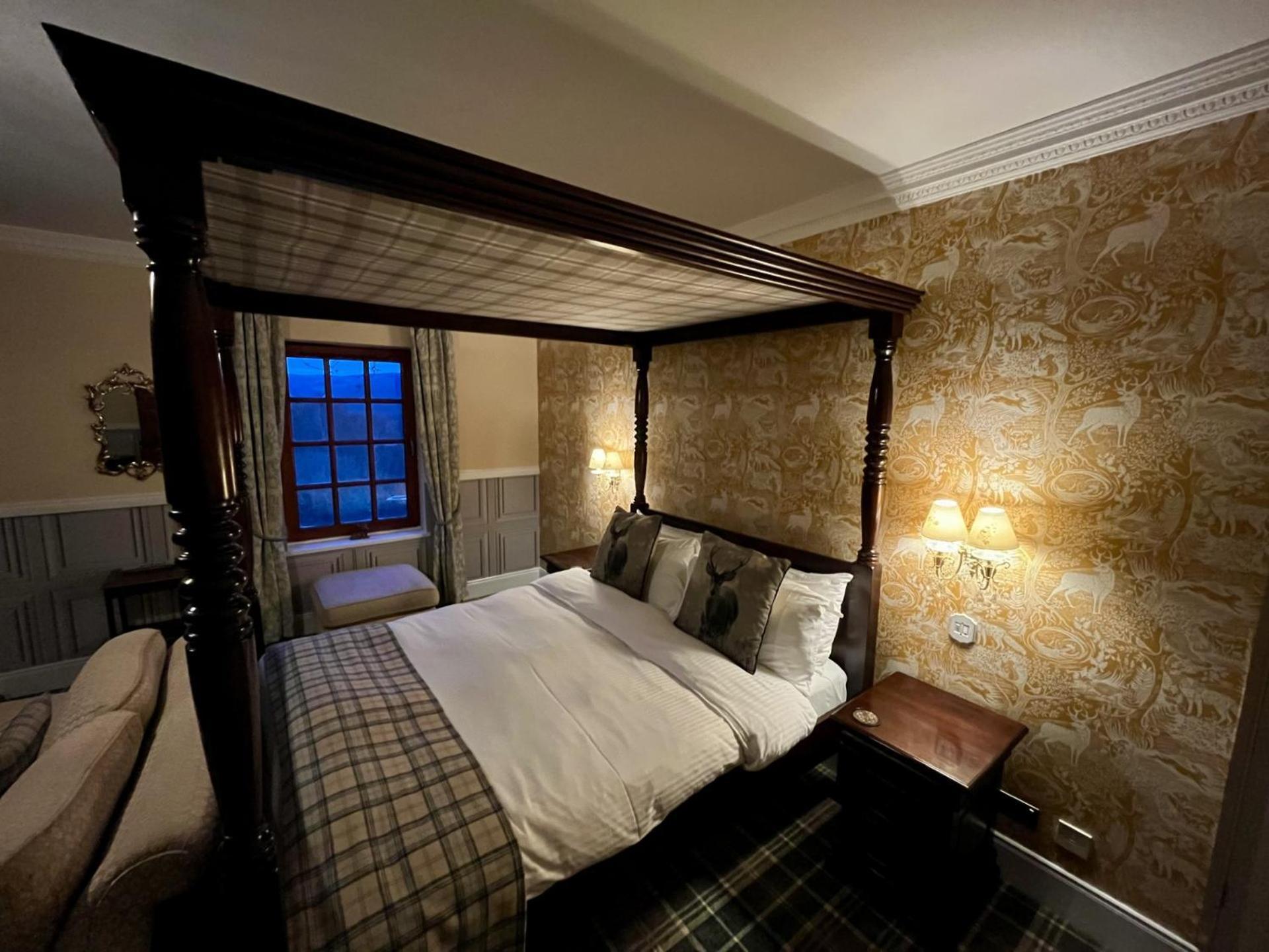 Highland Bear Lodge & Luxury Bear Huts Drumnadrochit Exterior photo